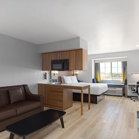 Microtel Inn & Suites By Wyndham Tracy Esterno foto