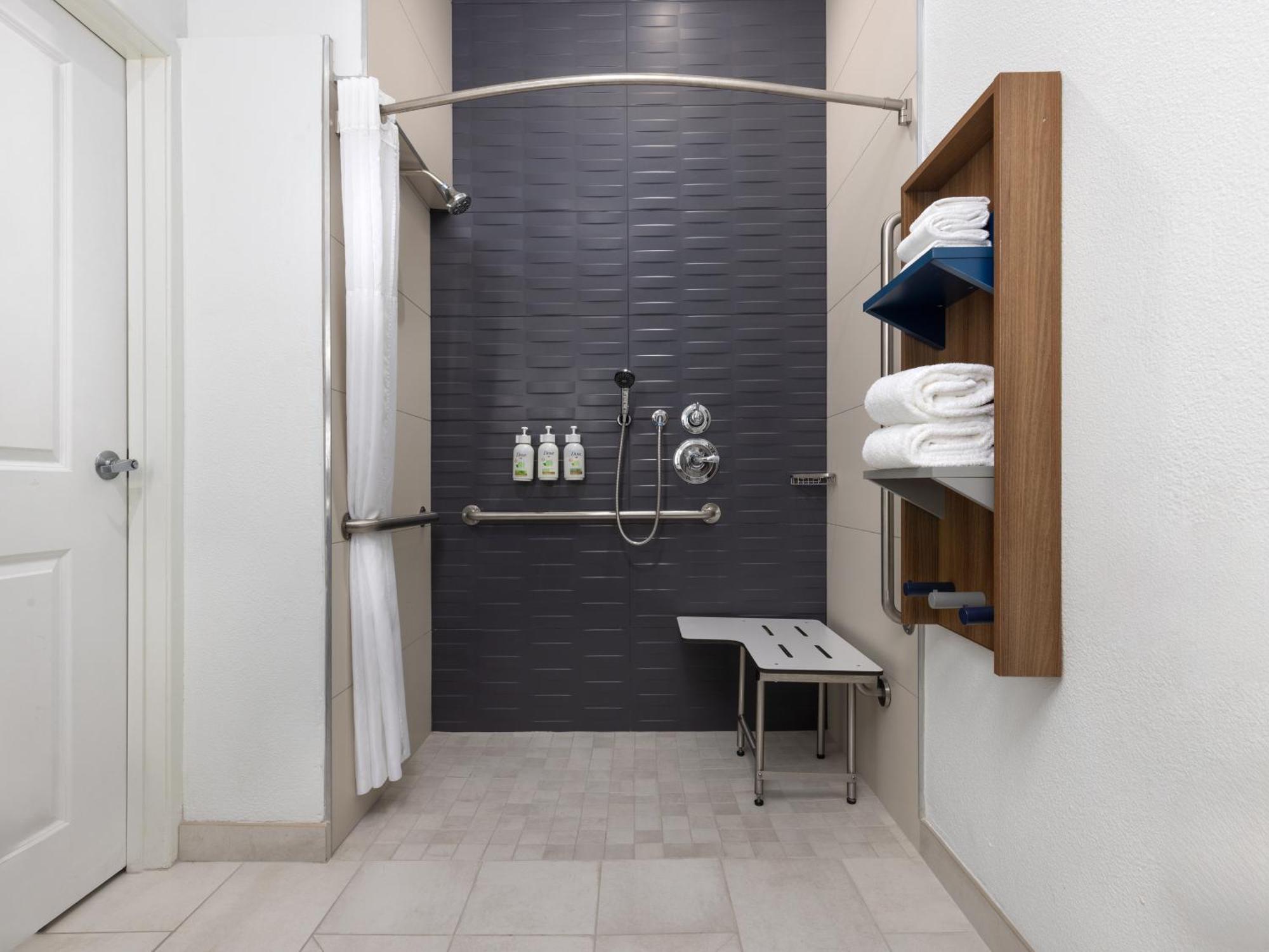 Microtel Inn & Suites By Wyndham Tracy Esterno foto