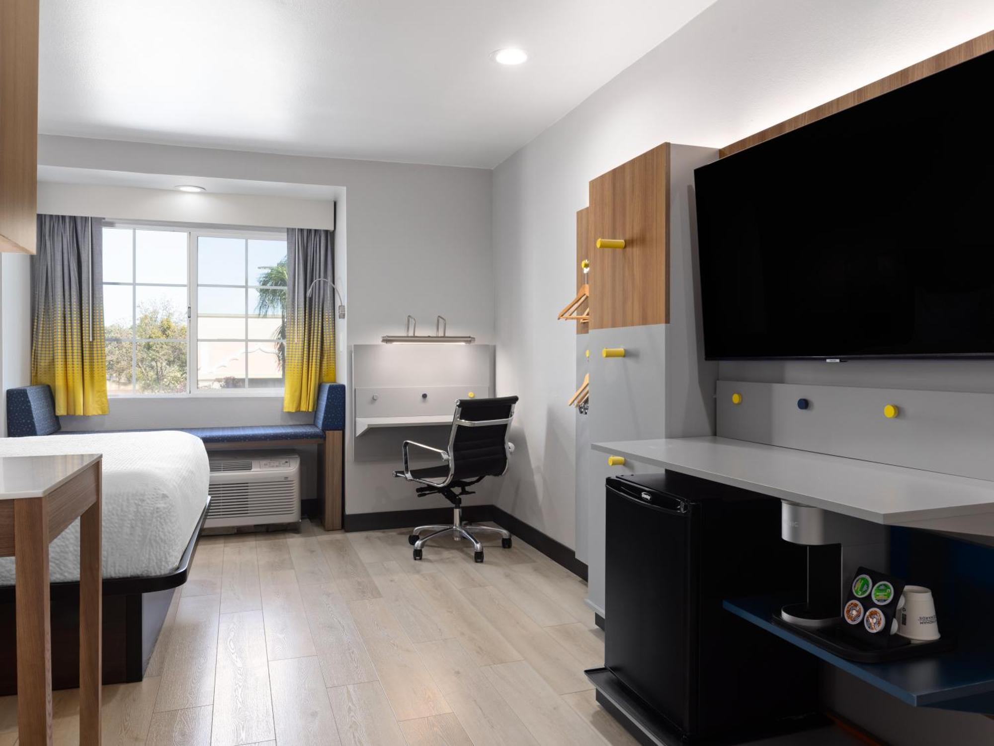 Microtel Inn & Suites By Wyndham Tracy Esterno foto