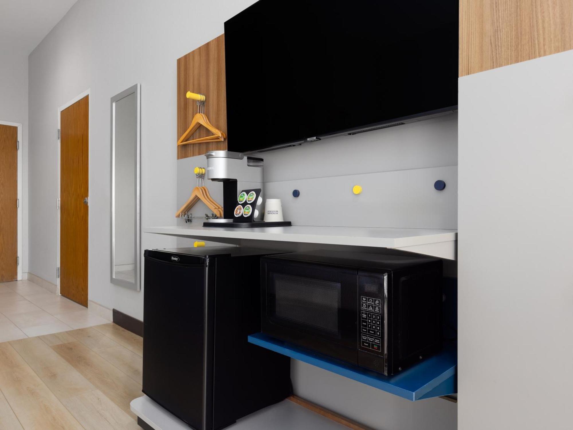 Microtel Inn & Suites By Wyndham Tracy Esterno foto