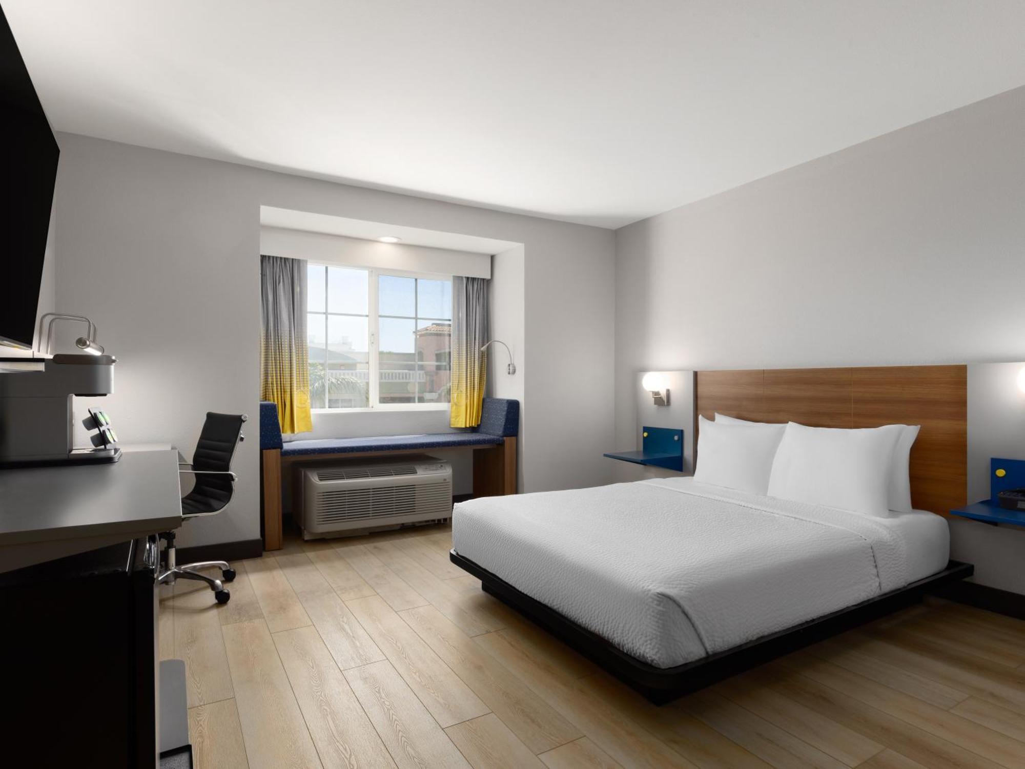 Microtel Inn & Suites By Wyndham Tracy Esterno foto