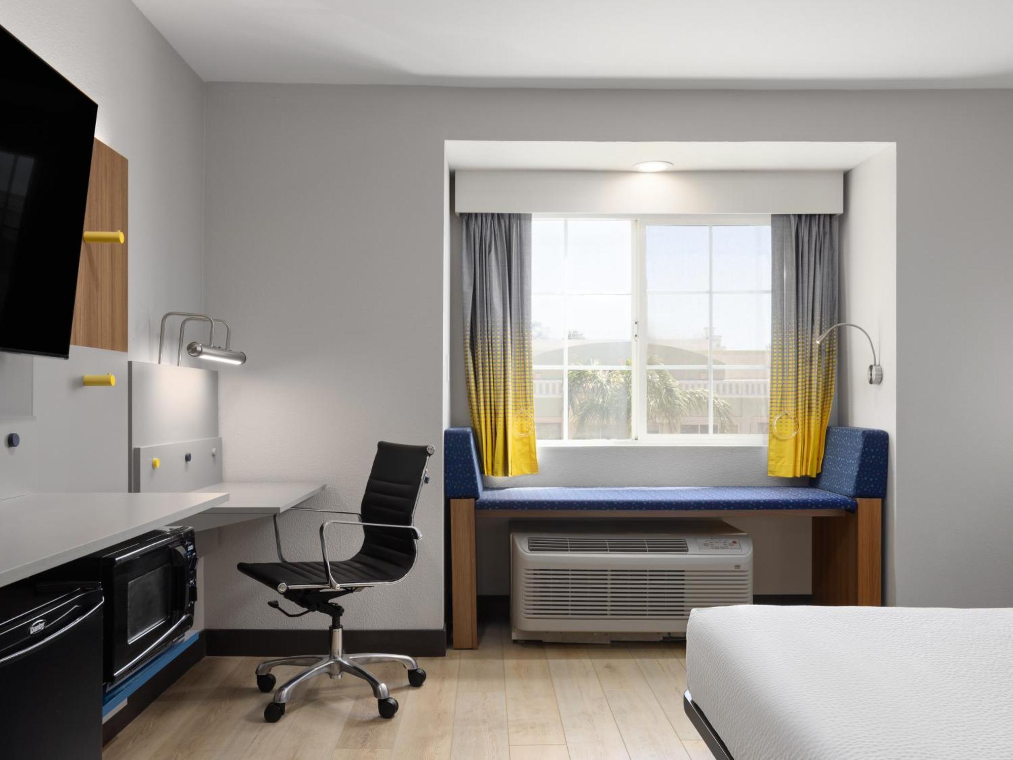Microtel Inn & Suites By Wyndham Tracy Esterno foto