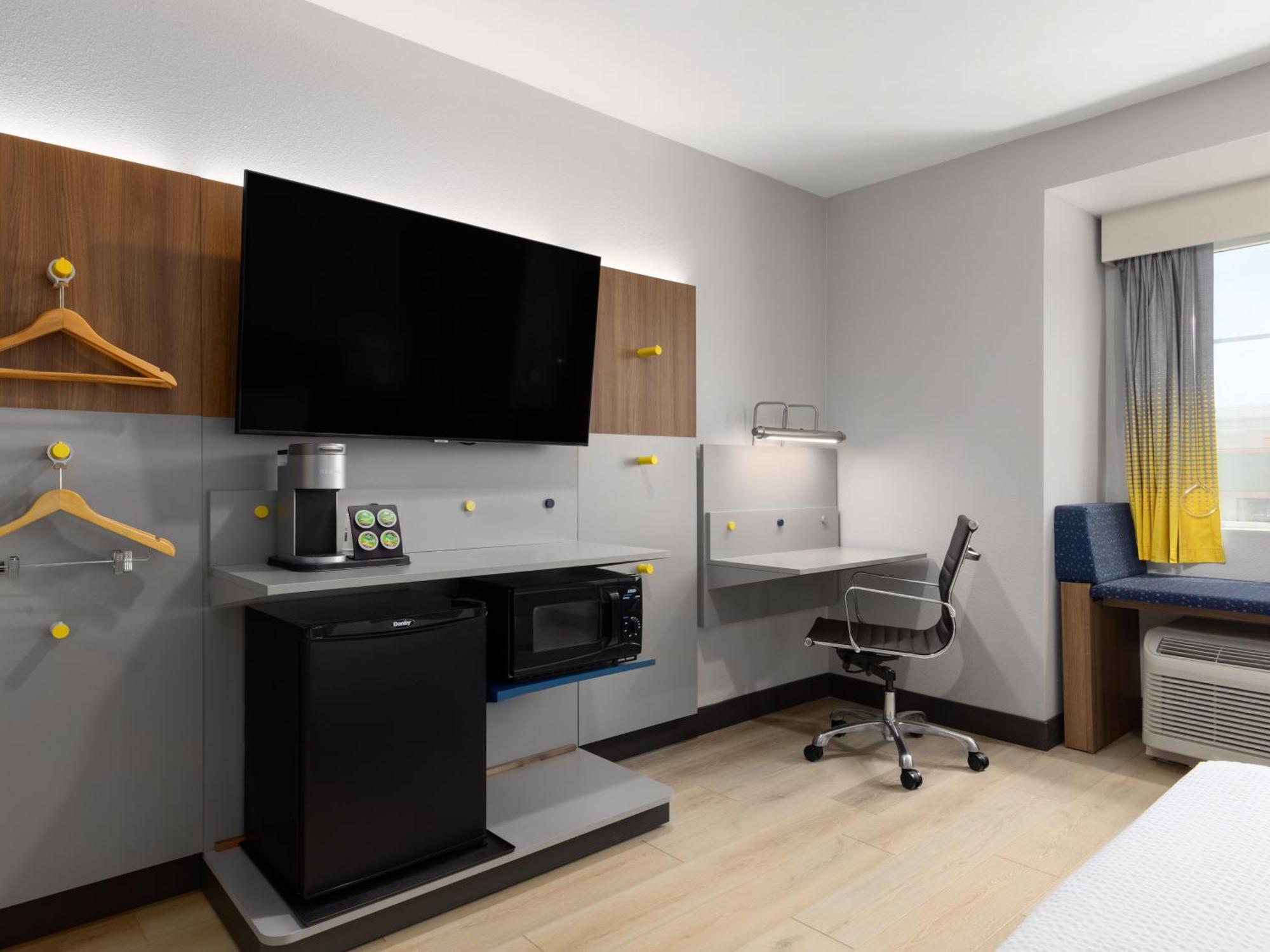 Microtel Inn & Suites By Wyndham Tracy Esterno foto