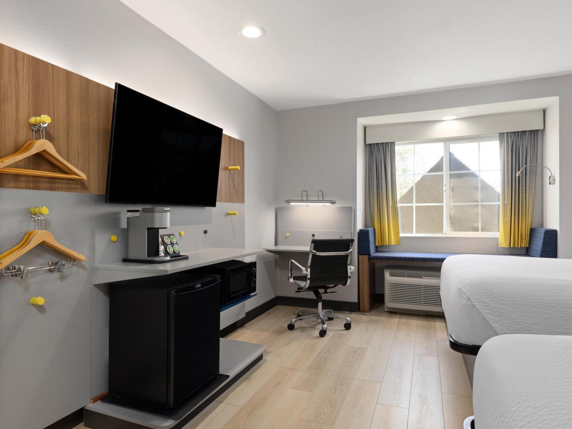 Microtel Inn & Suites By Wyndham Tracy Esterno foto