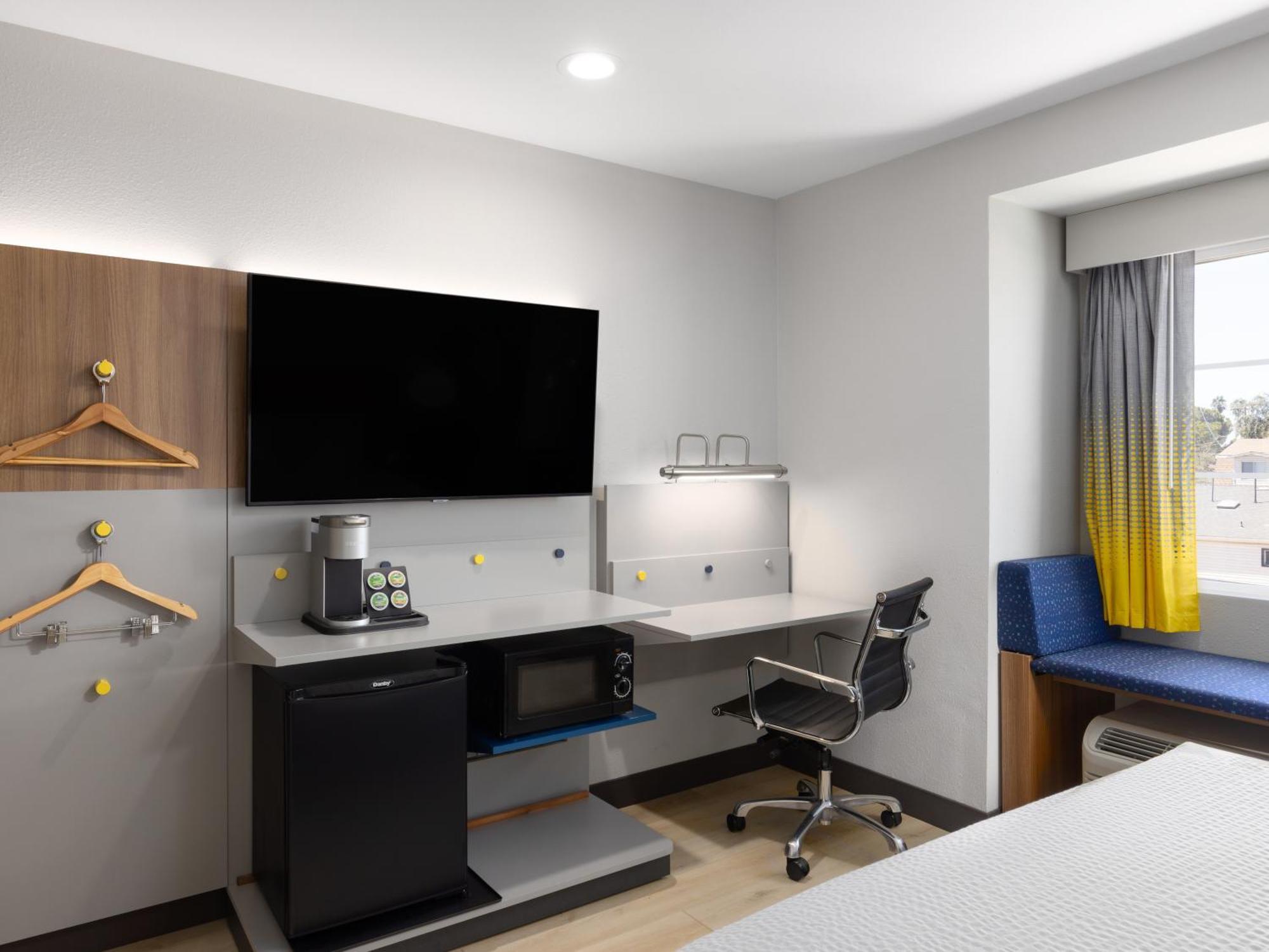 Microtel Inn & Suites By Wyndham Tracy Esterno foto