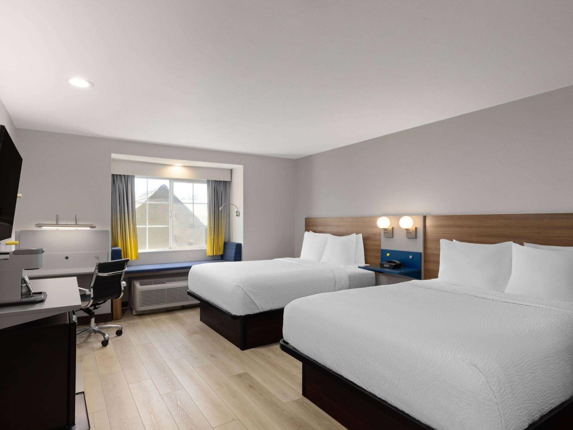 Microtel Inn & Suites By Wyndham Tracy Esterno foto