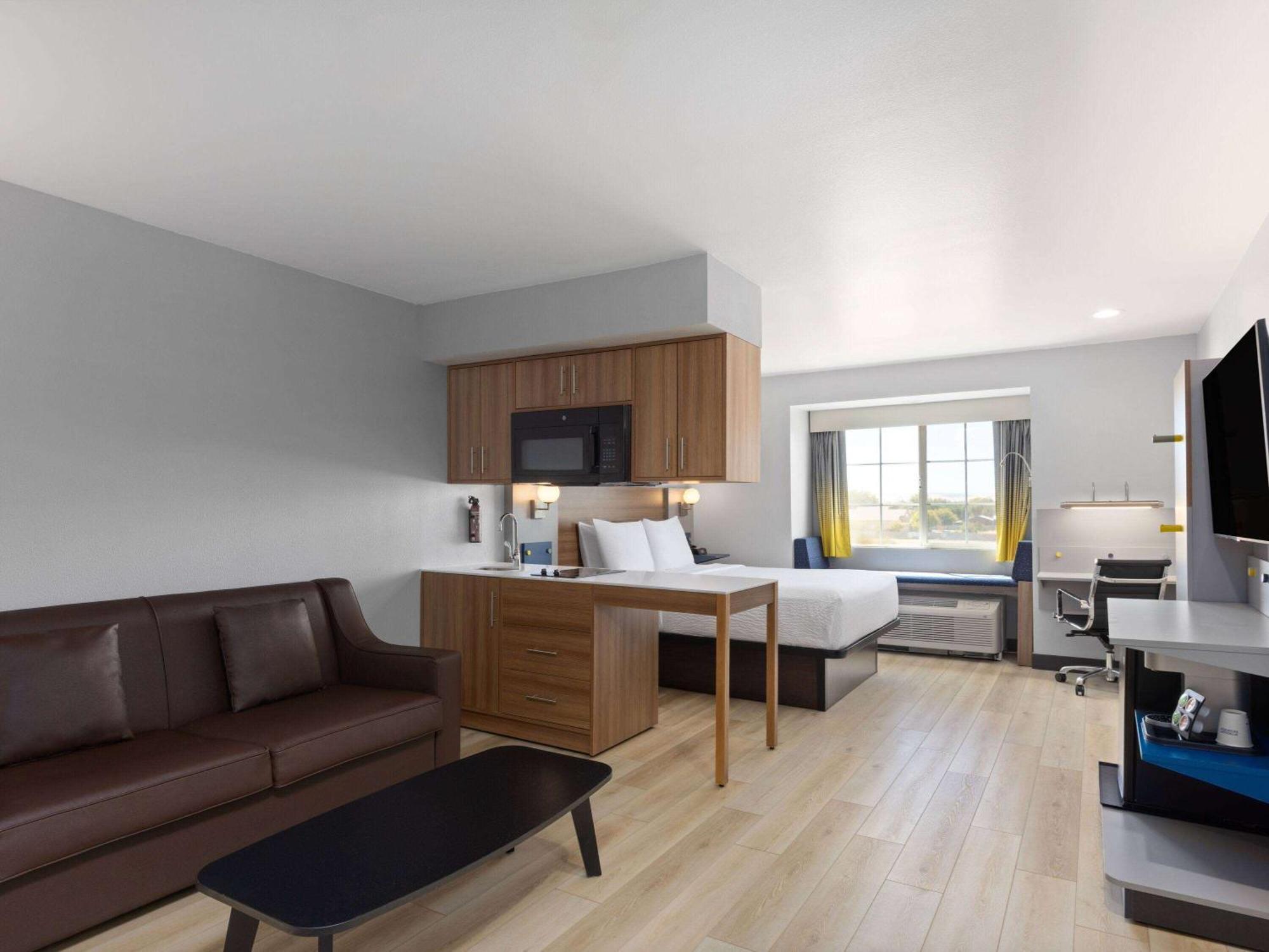 Microtel Inn & Suites By Wyndham Tracy Esterno foto