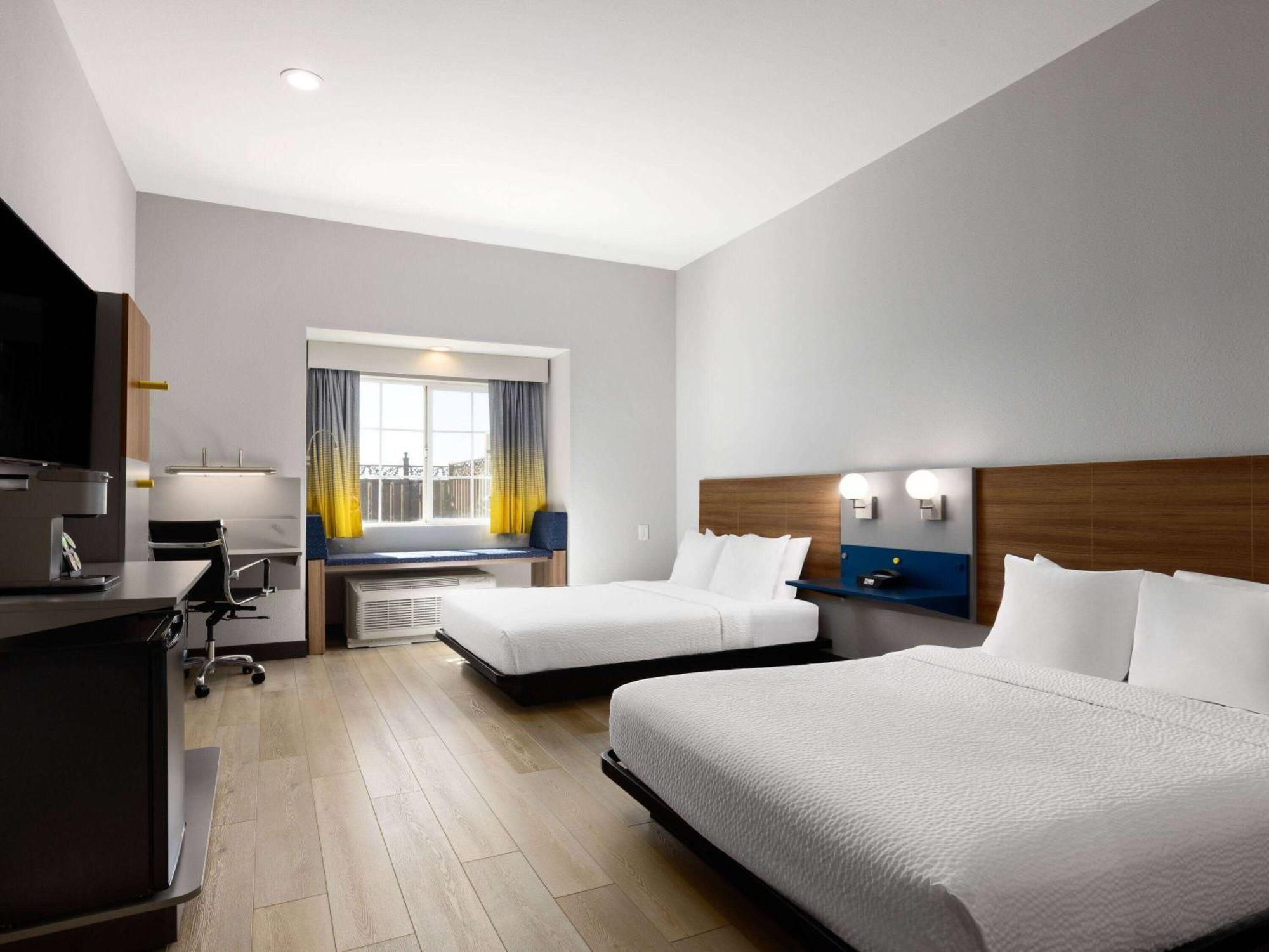 Microtel Inn & Suites By Wyndham Tracy Esterno foto